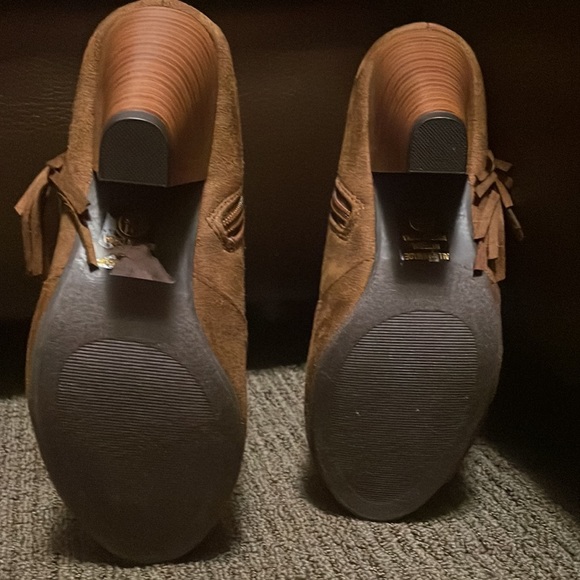 NWOB- The shoe brand is SODA. It’s Open toe booties. It’s 3.5 inch heels. Suede. - Picture 6 of 9